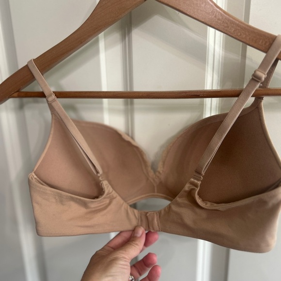 GUC Victoria’s Secret size 34B Plunge seamless bra in nude. - Picture 3 of 6